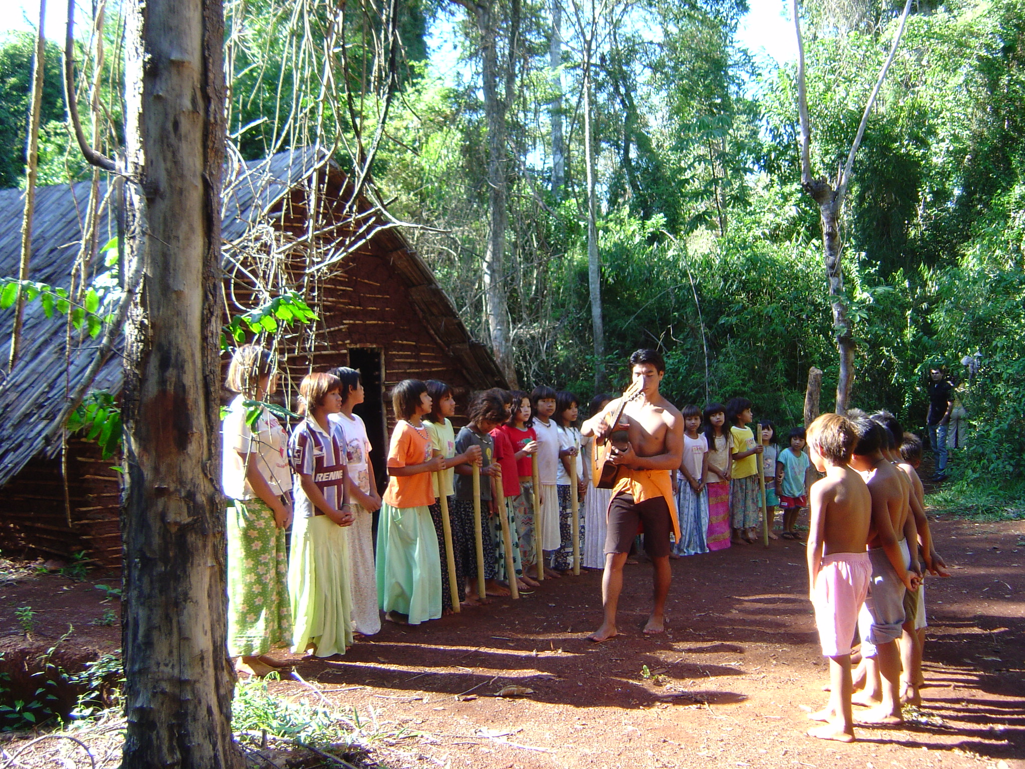 Un argentino en Brasil en la Triple Frontera: Comunidades aborígenes en la  tierra colorada | Diario de Cultura